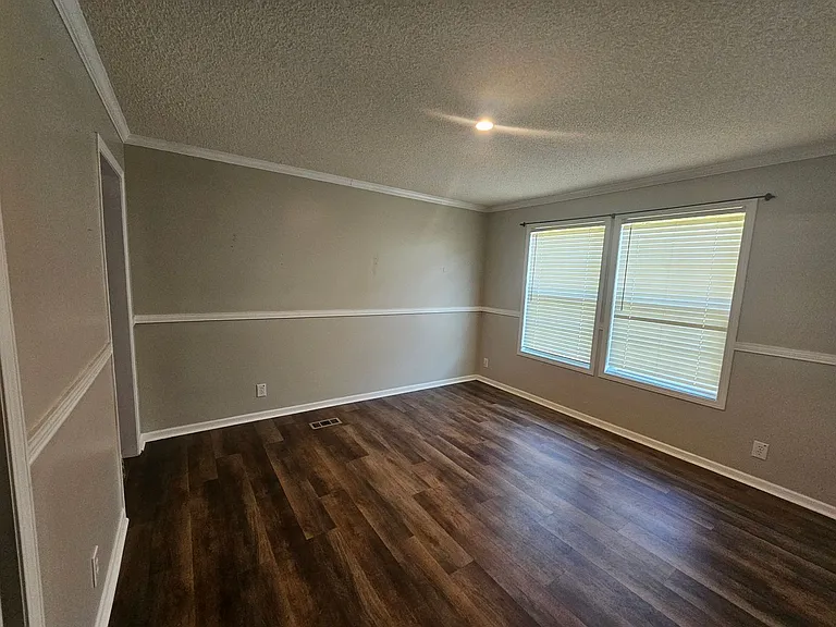 151 Dillon Ln — Photo 5