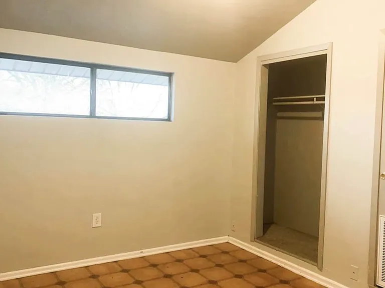 715 E Fort Towson Ave #5 — Photo 1