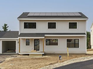 27 Windsor Ln UNIT A, Hudson, NH 03051