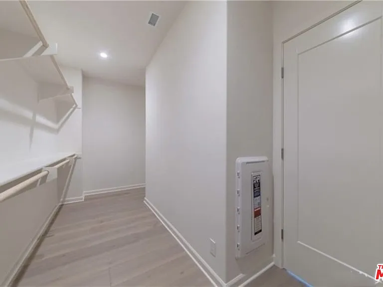 113 Escala — Photo 25