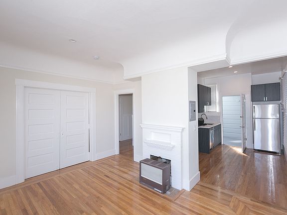 4th image of 609 Ashbury St APT 10