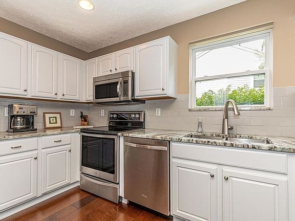 4th image of 6623 Westbury Dr