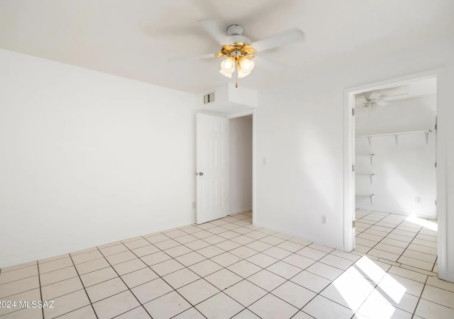 4 bed, 2399 sqft, $599 — Photo 3
