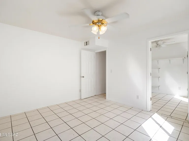 7360 S Vista Del Arroyo — Photo 4