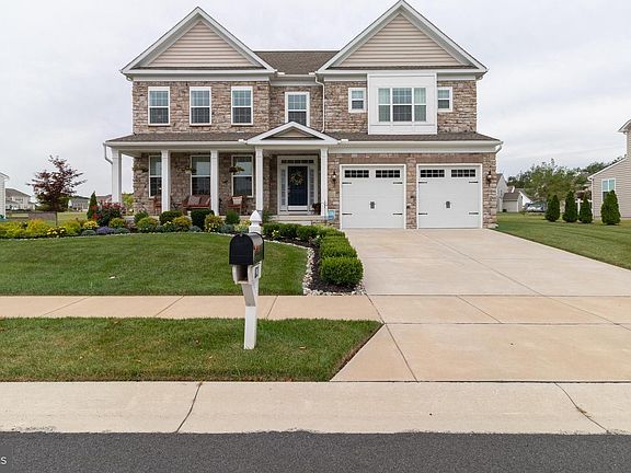 4th image of 821 Ashby Dr