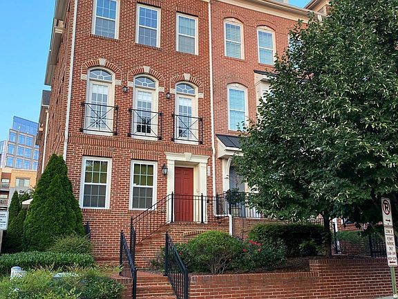 2nd image of 813 N Woodrow St