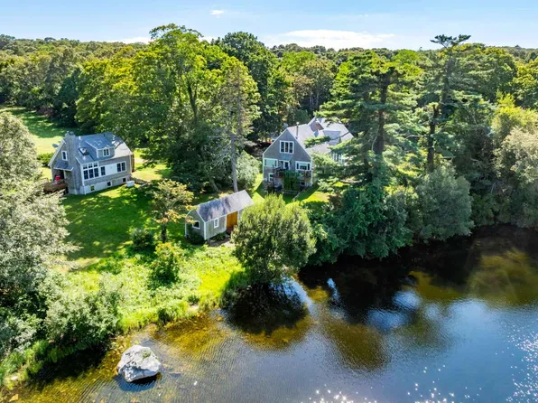 420 Lamberts Cove Rd, West Tisbury, MA 02575