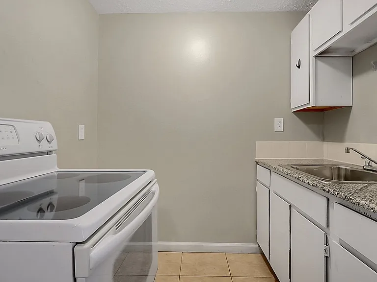 1870 Dunbar Dr #B-4 — Photo 11