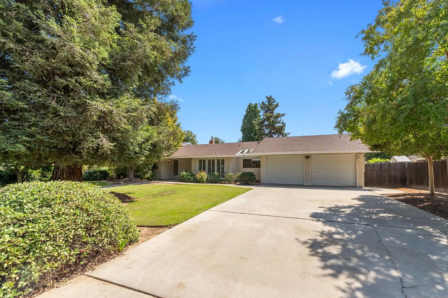 2641 W Paul Ave photo 1