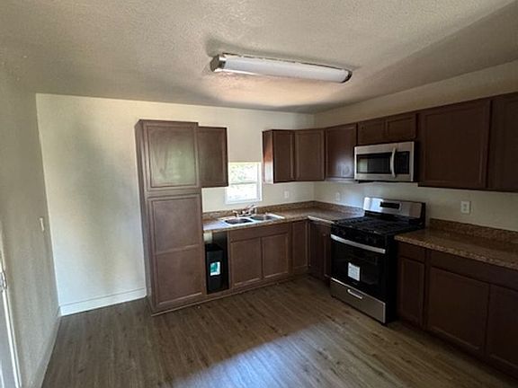 3rd image of 2417 Fannin St