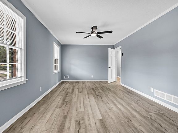 3rd image of 2901 Chatsworth Rd #B
