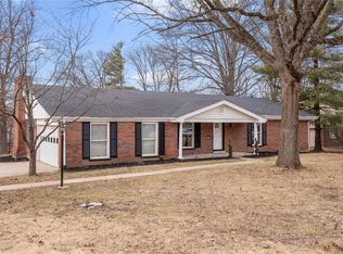 218 Hilltop Rd, Ballwin, MO 63011