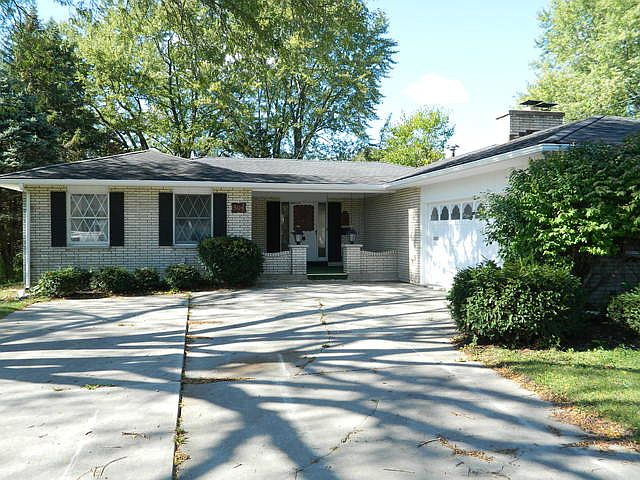 1st image of 304 Lilac Ln