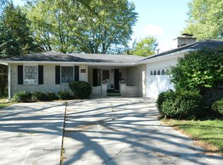 304 Lilac Ln, North Aurora, IL 60542