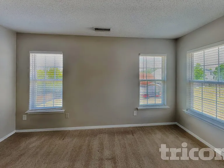 3032 Buttonwood Ln — Photo 5