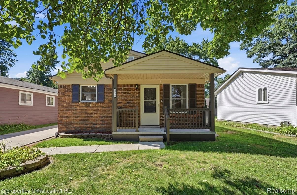 8834 Janis St, Shelby Township, MI 48317
