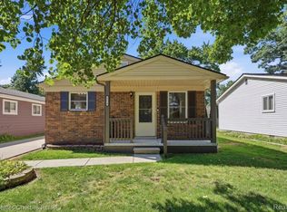 8834 Janis St, Shelby Township, MI 48317