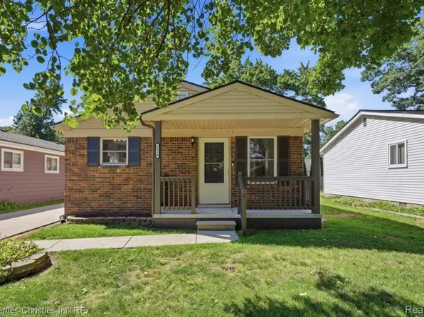 8834 Janis St, Shelby Township, MI 48317