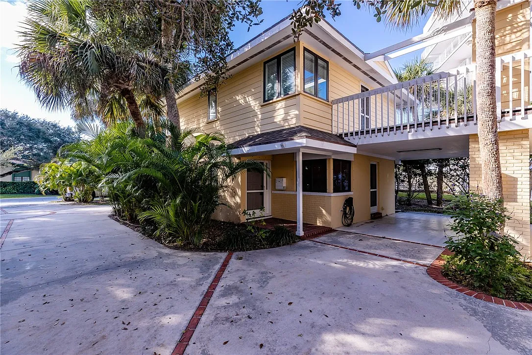 2 bed, 2.5 bath, 1325 sqft, $3,000 — Photo 3