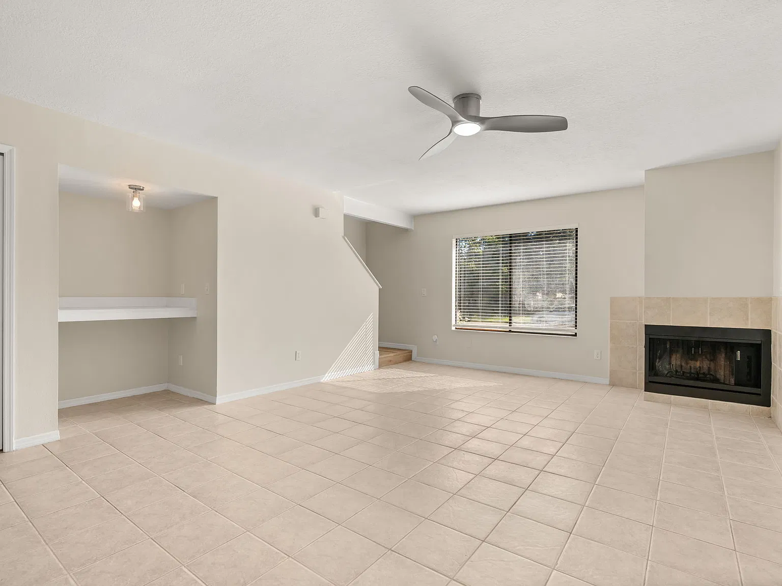 3 bed, 1332 sqft, $2,400 — Photo 4