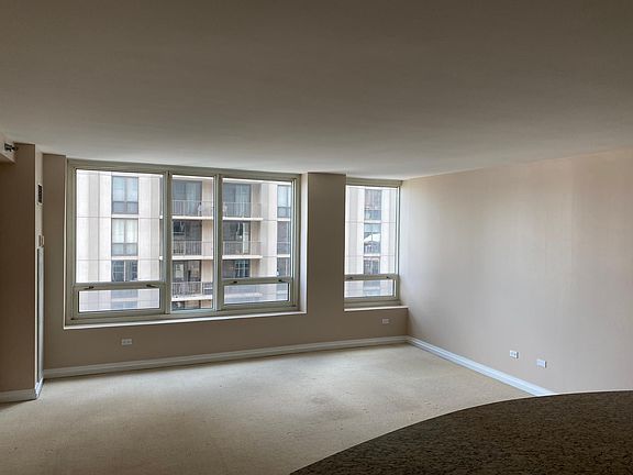 5th image of 33 W Ontario St APT 14H
