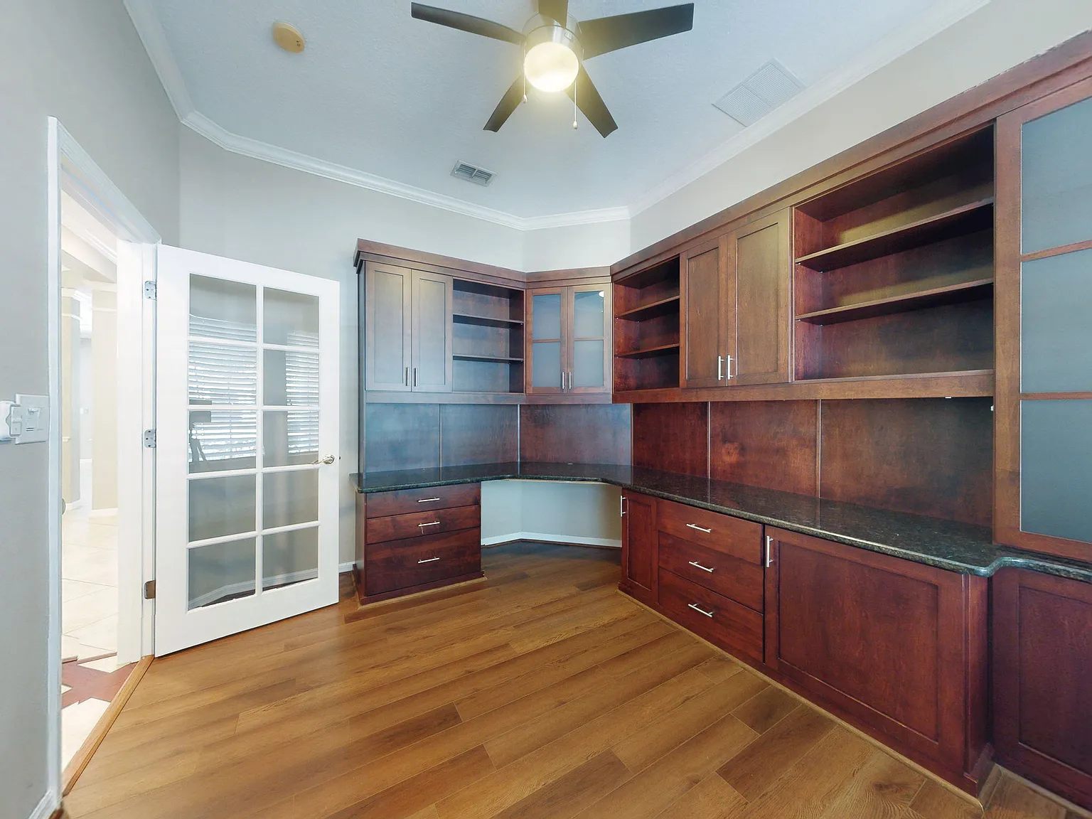3 bed, 2200 sqft, $3,400 — Photo 4