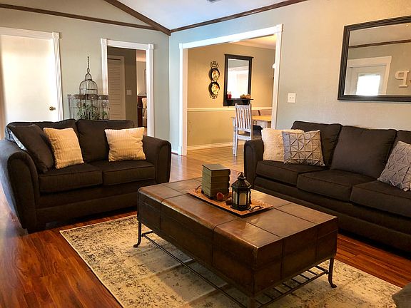 4th image of 215 Joy Dr