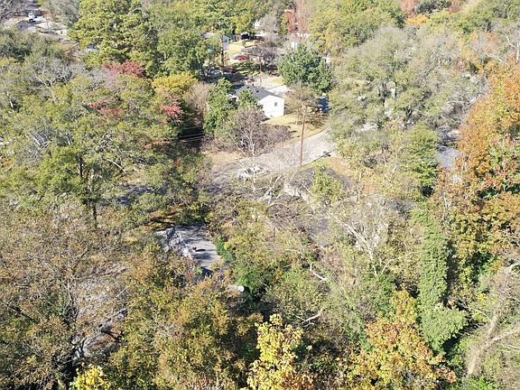 5th image of 1020 Pinkerton Dr