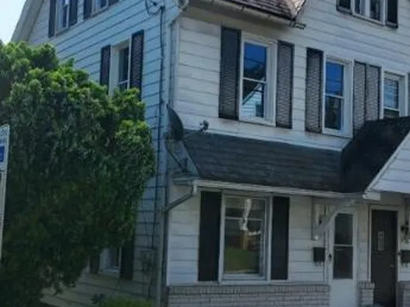 327 S 2nd St, Bangor, PA 18013