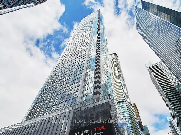 10 York St #3712, Toronto, ON M5J 0E1