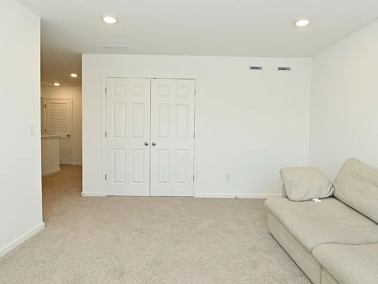 7348 Deerberg Dr — Photo 37