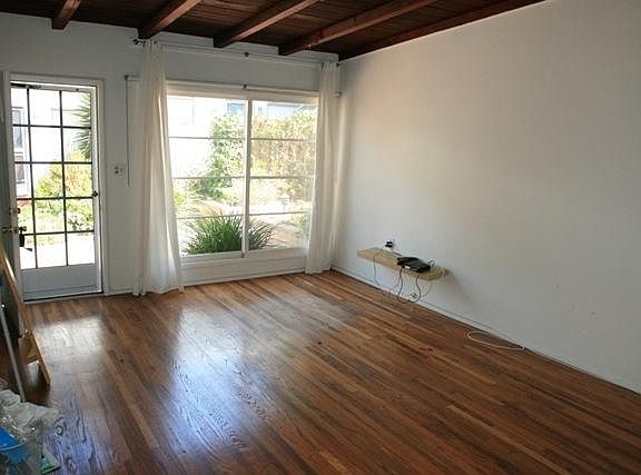 3rd image of 1418 Manhattan Beach Blvd
