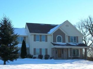 S29W30997 Wild Berry Ln, Waukesha, WI 53188