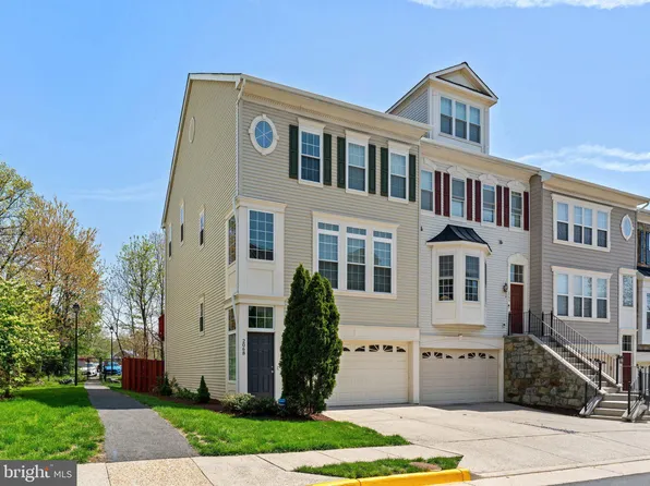 2068 Capstone Cir, Herndon, VA 20170