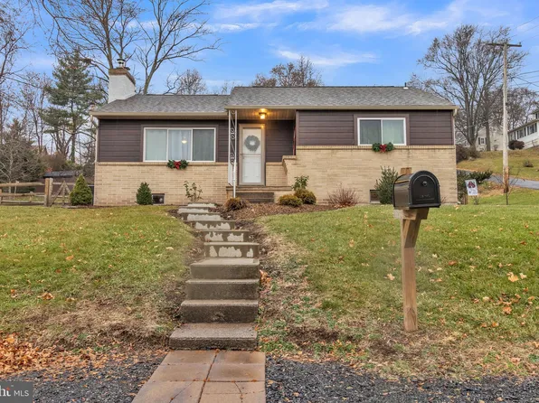 210 N 10th St, Perkasie, PA 18944