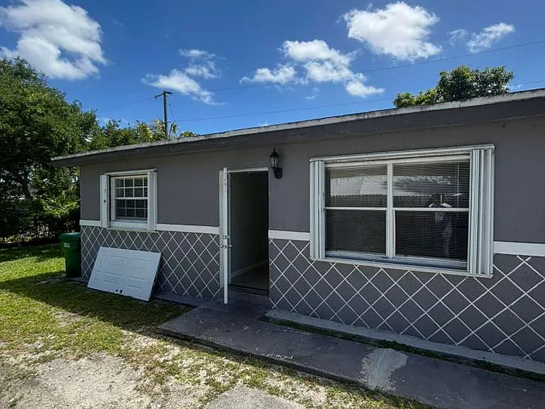 2911 NW 11th Pl #A — Photo 6