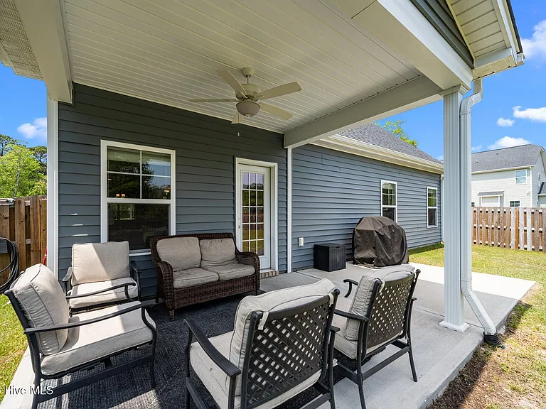 303 Red Cedar Dr — Photo 34