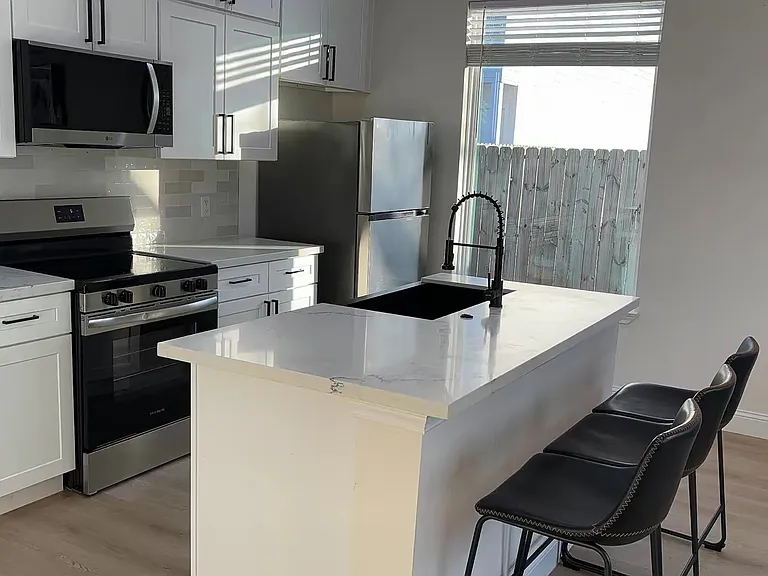 3902 McKinley St #B-2 — Photo 5