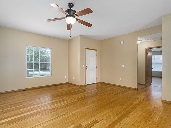 4th image of 772 S Hackberry Avenue