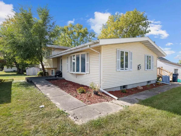 210 W Iowa St, Wilton, IA 52778