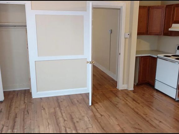 3rd image of 2655 Walnut St