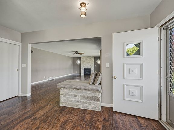 5th image of 133 W Maple St