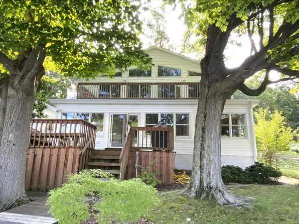 168 E Gull Lake Dr, Augusta, MI 49012