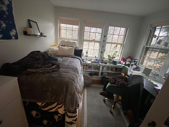 5th image of 92A Pocantico St