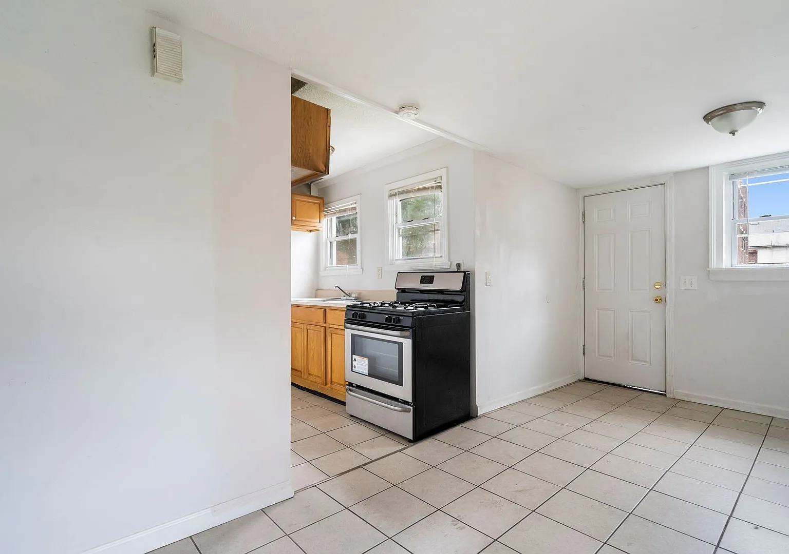 2 Months Free | Luxury 4BR Home with Parking at 12 Kensington Street — Photo 2
