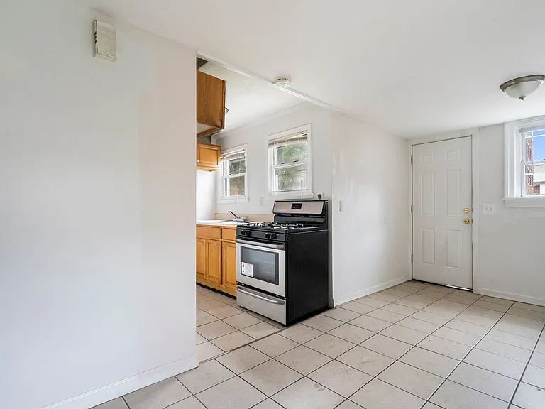 12 Kensington St — Photo 2