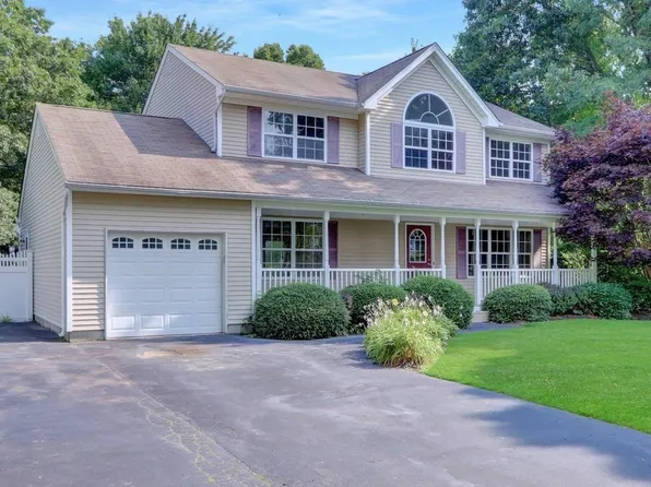 3 Rebecca Court, Port Jefferson Station, NY 11776