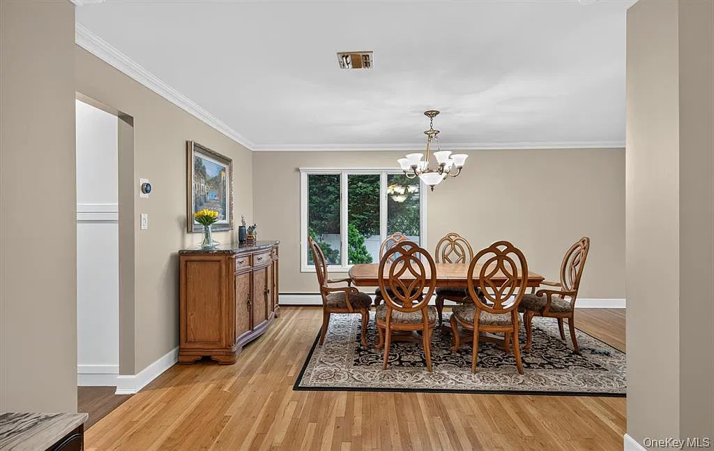 5 bed, 2500 sqft, $6,200 — Photo 4