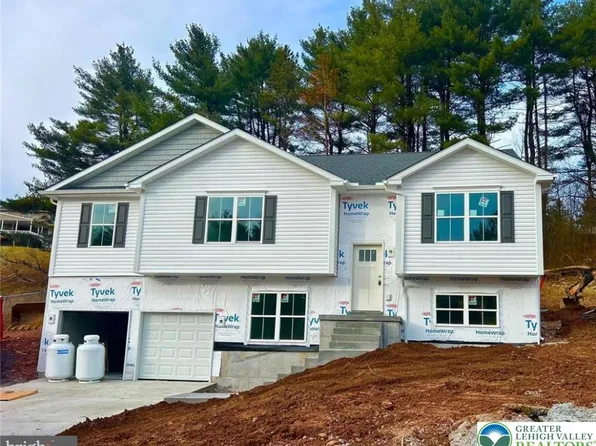 9 Country Club Rd, Ashland, PA 17921