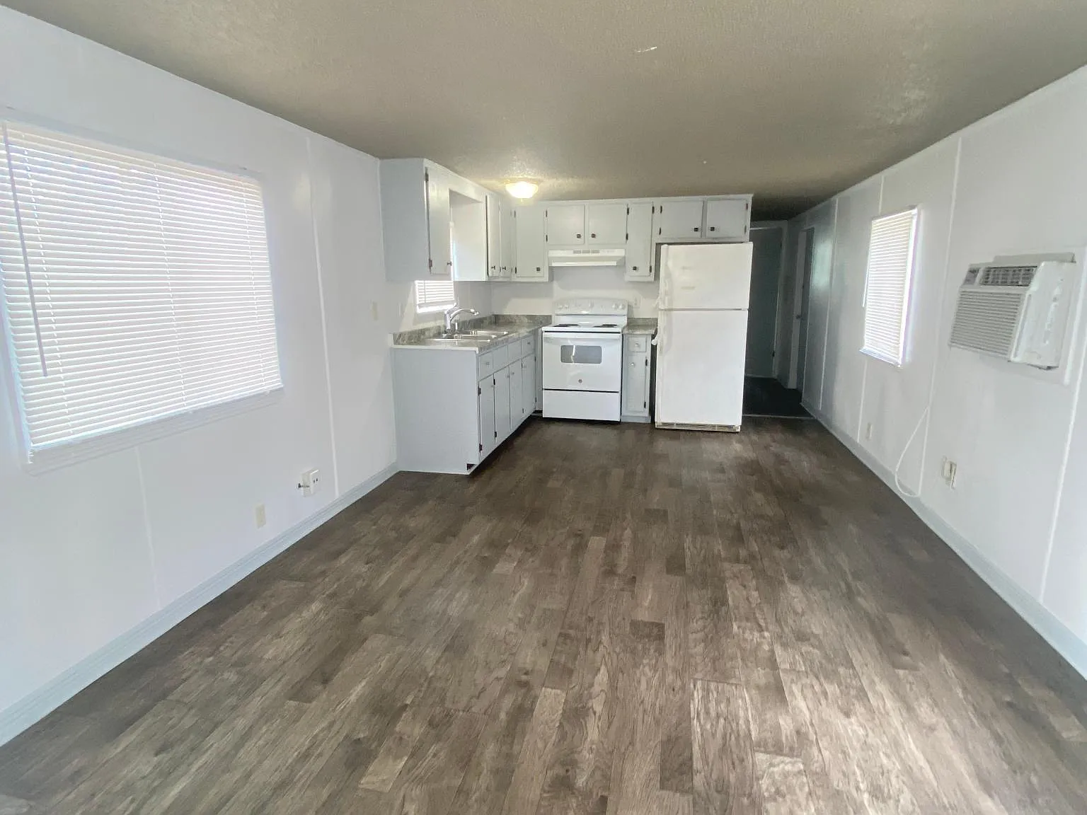 4574 Tamarind Dr — Photo 2